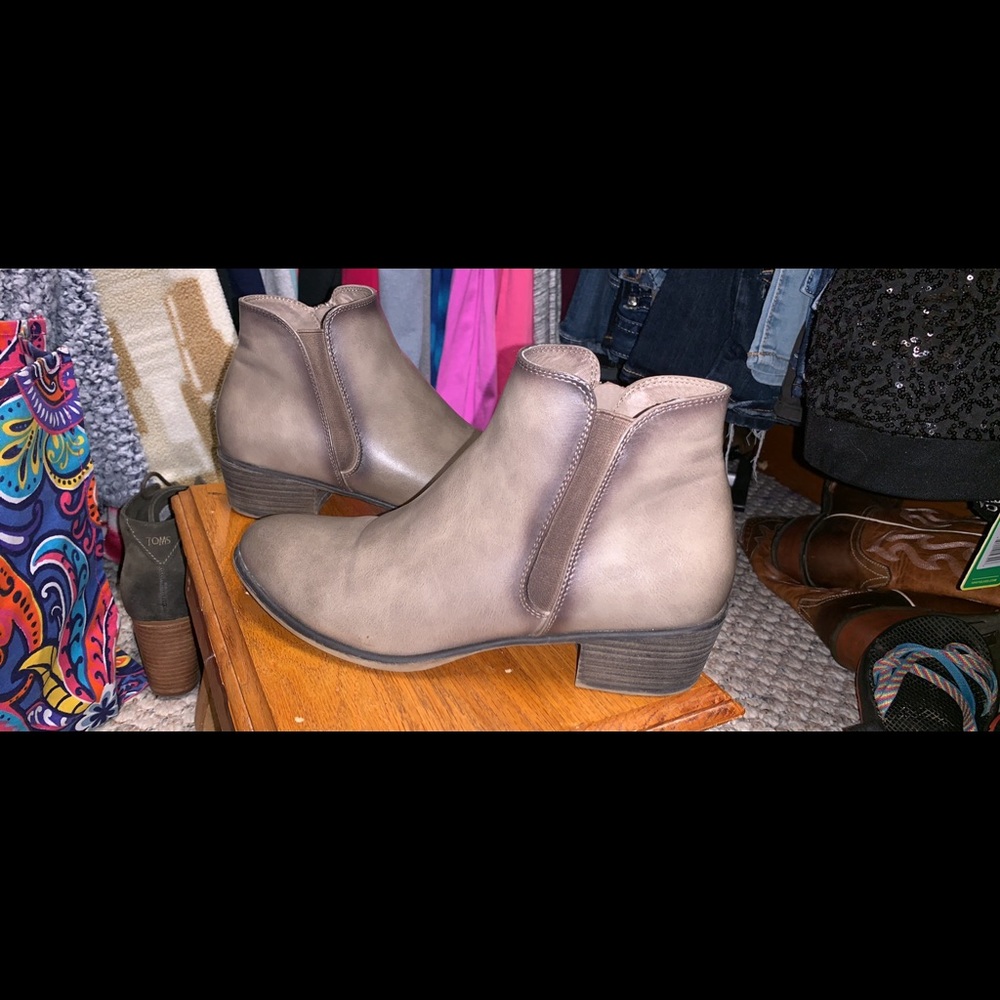 Size 8 brown booties